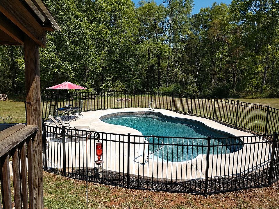 2nd image of 232 Roberts Loop