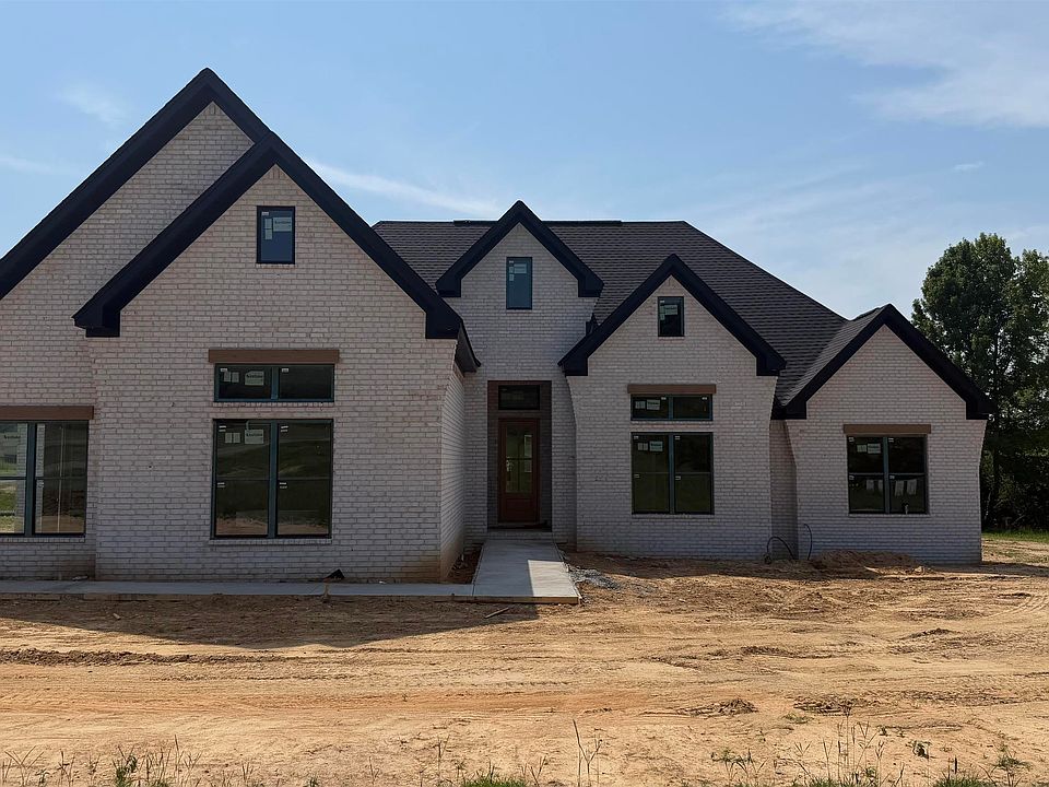 1st image of 137 Arrowhead Rd