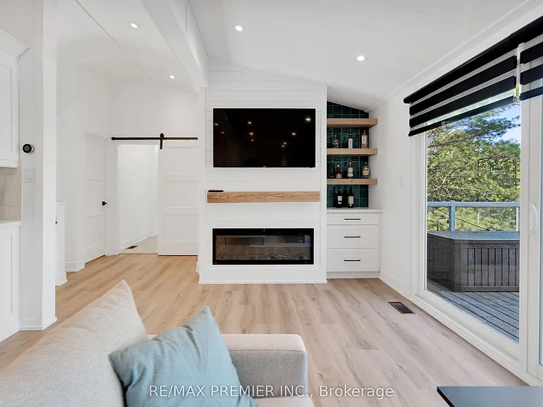 891 Tiny Beaches Rd S — Photo 10