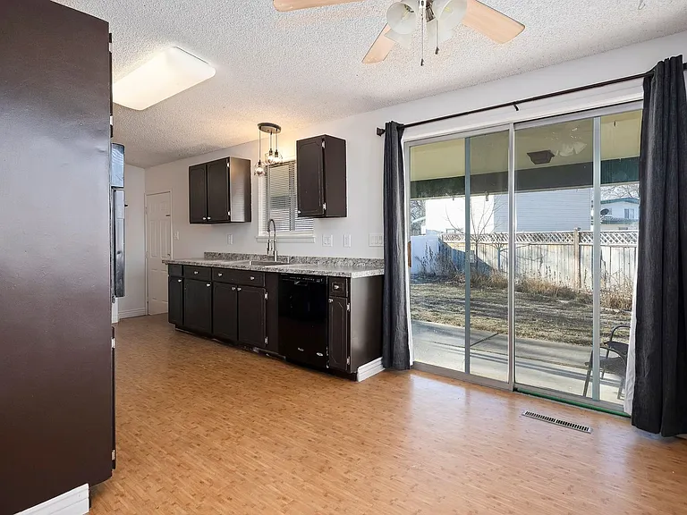 1642 Bel Air Cir — Photo 22