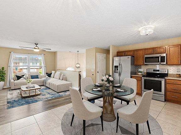 4th image of 105 Ashton Ct