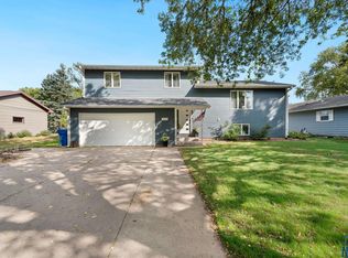 502 S Norbeck St, Vermillion, SD 57069