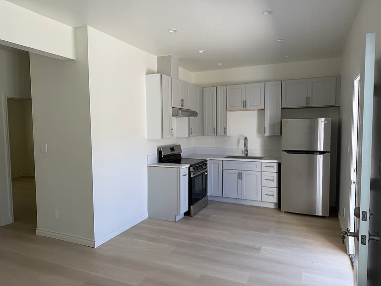 701 S Grevillea Ave #8 — Photo 2