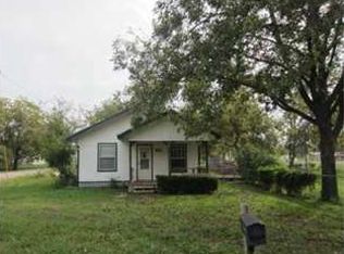 401 S 7th St, Hugo, OK 74743