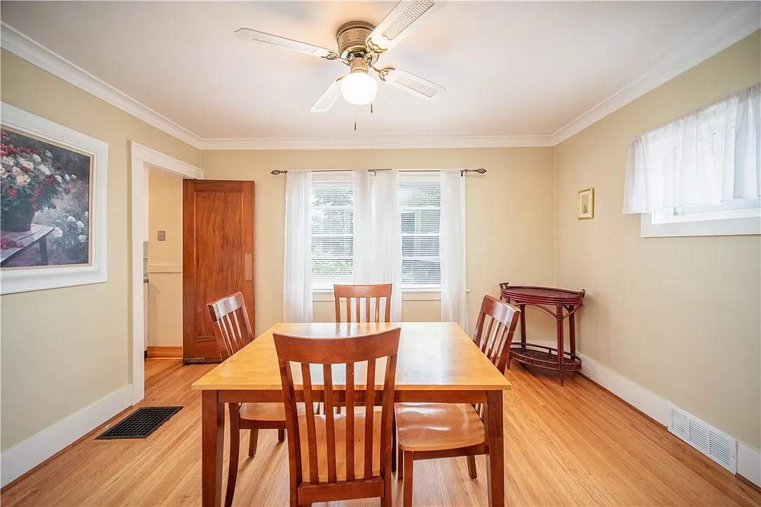 4 bed, 1.5 bath, 1612 sqft, $2,615 — Photo 4