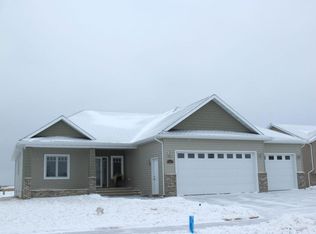 2402 43rd Ave S, Grand Forks, ND 58201