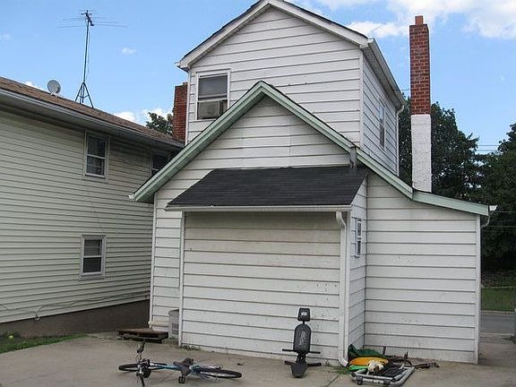 4th image of 110 Hendrickson Ave