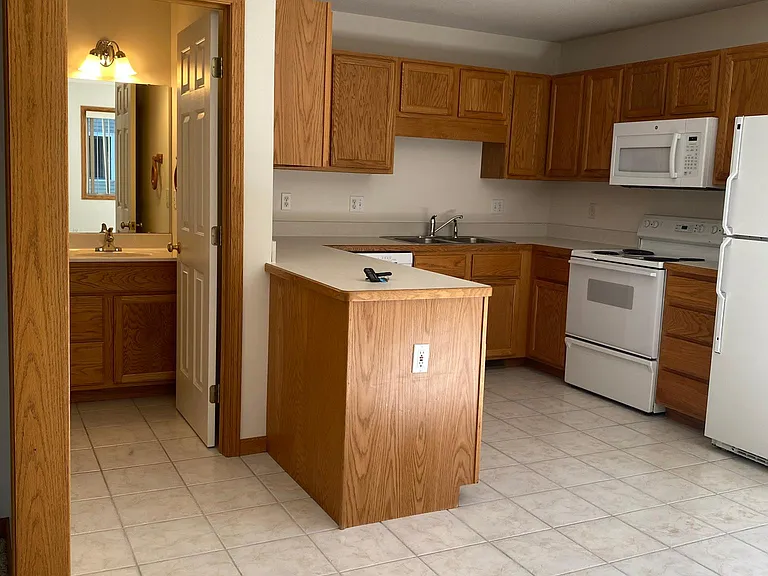 6214 Elliott Ct — Photo 4