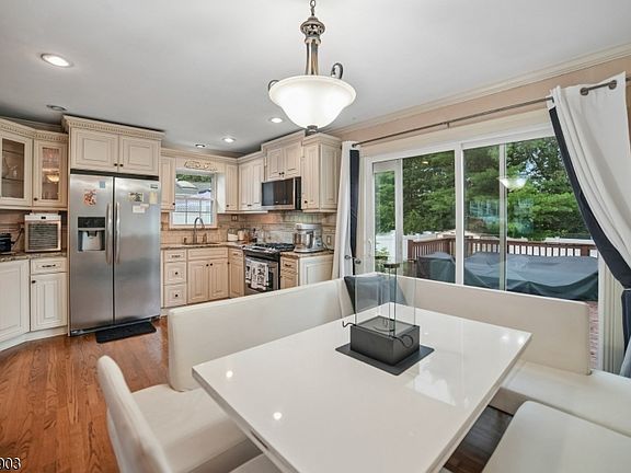 5th image of 48 Merkel Dr