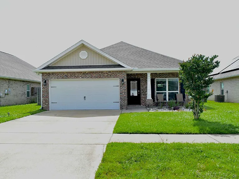 806 Cason Cir — Photo 1