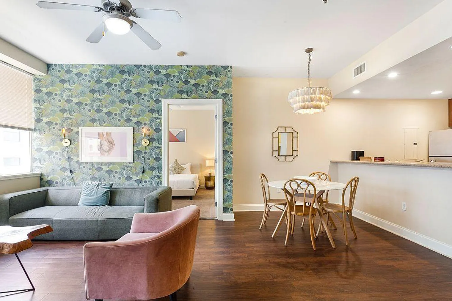 2 bed, 3.0 bath, 1033 sqft, $4,318 — Photo 2