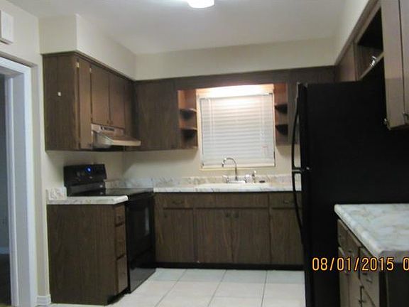 2nd image of 1010 Powell St