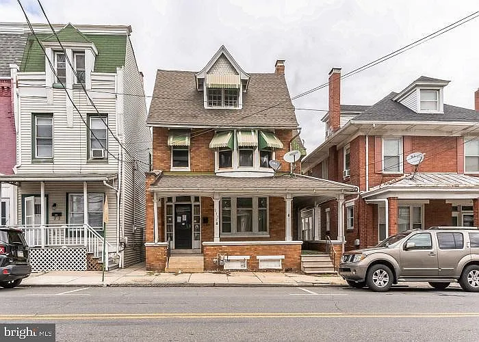 217 W High St photo 1