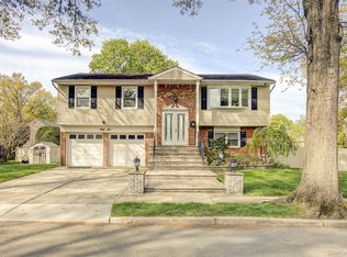 55 Duncan Drive W, Westbury, NY 11590