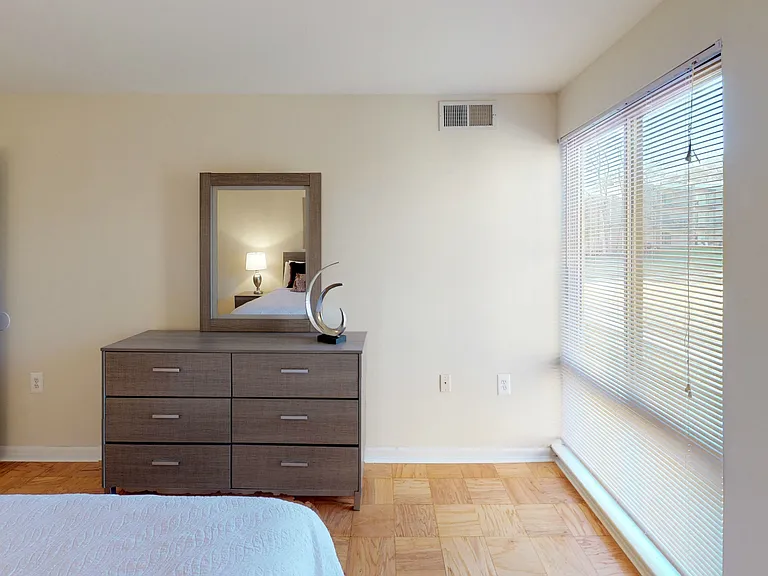 New Carrollton Woods — Photo 15
