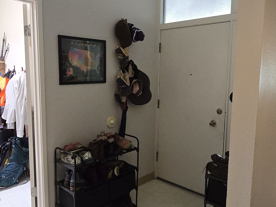Entryway/ Mudroom