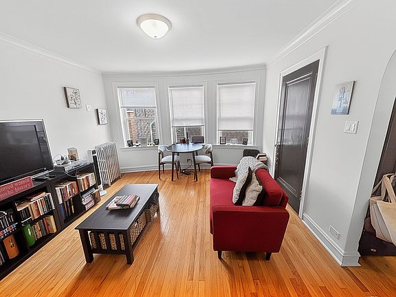 3rd image of 6636 N Glenwood Ave #2E