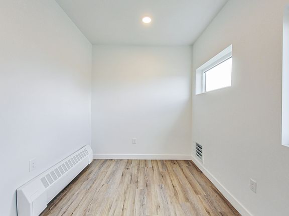 5th image of 669 24th St #8