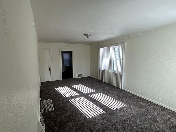 3rd image of 18 8th Ave NW