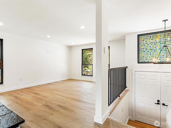 3rd image of 32910 30th Avenue SW