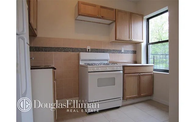 Rented by Douglas Elliman | media 7