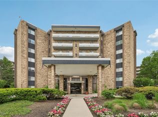 2202 Acacia Park Dr APT 2109, Lyndhurst, OH