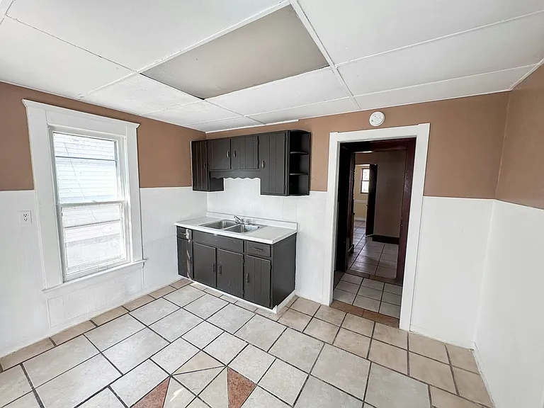 14812 Westropp Ave — Photo 17