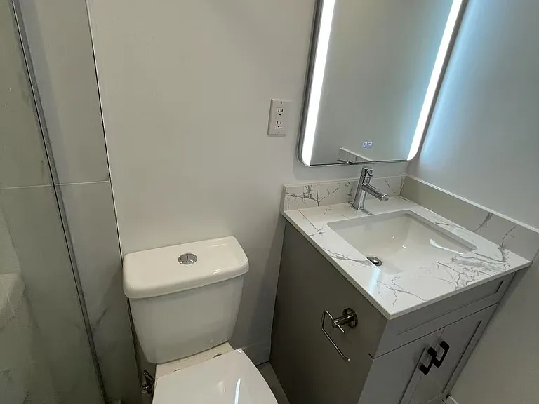 63 Lesgay Cres #UPPER — Photo 8