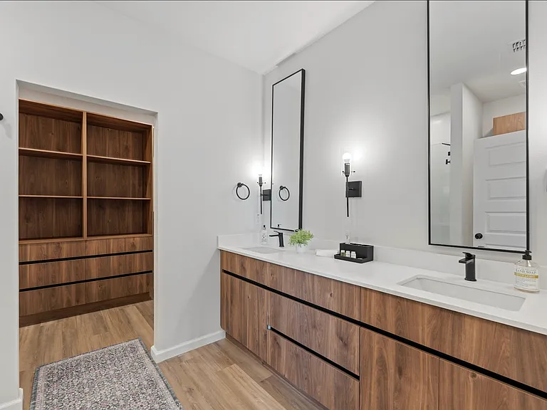 8101 N 23rd St #19 — Photo 25
