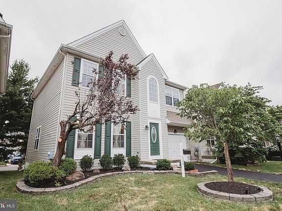 2nd image of 624 Cypress Ln