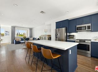 13151 W Victory Blvd, Van Nuys, CA 91401