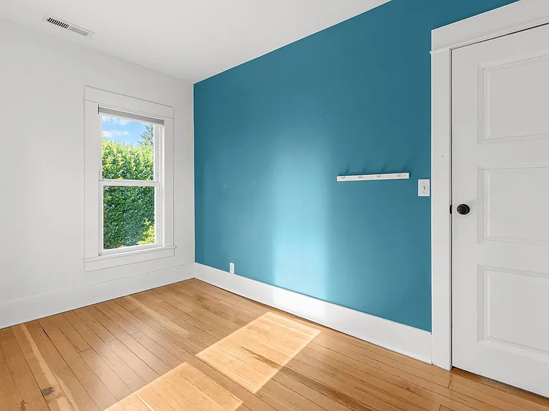 2047 N Sumner St — Photo 24