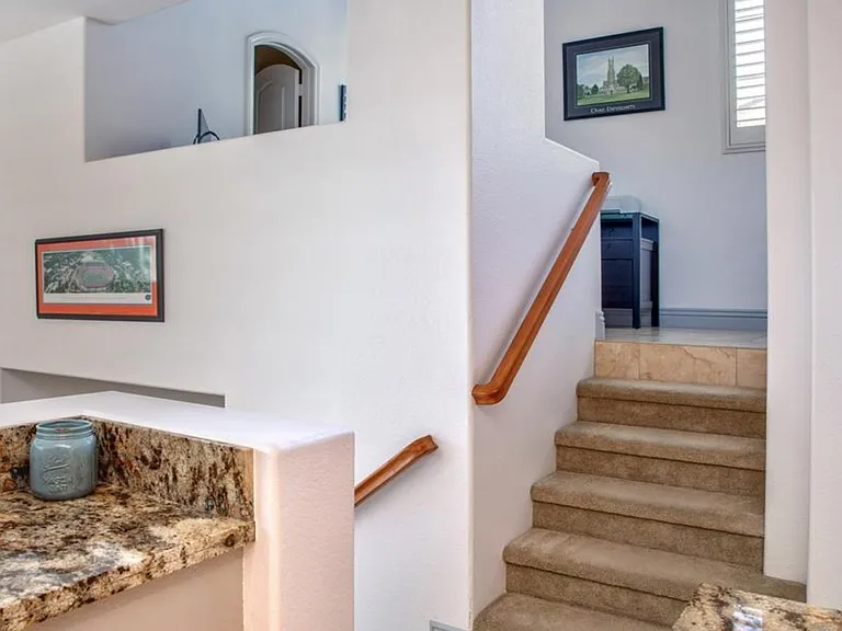 2717 Villas Way — Photo 8