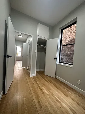 Rented by Peter R. Hungerford, LREB | media 22