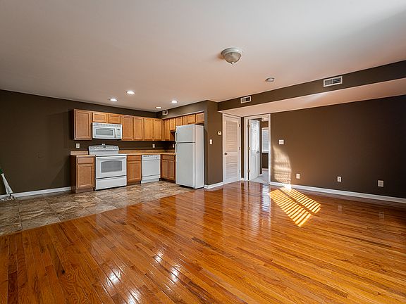 2nd image of 5953 Columbia Ave APT A
