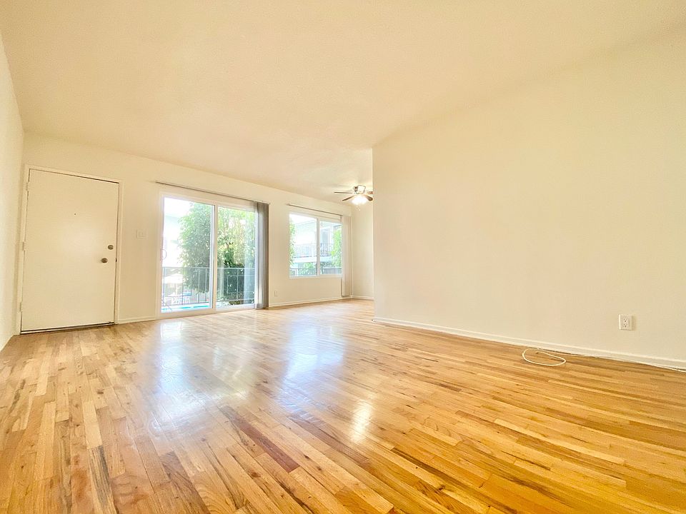 1st image of 3713 Mentone Ave #6