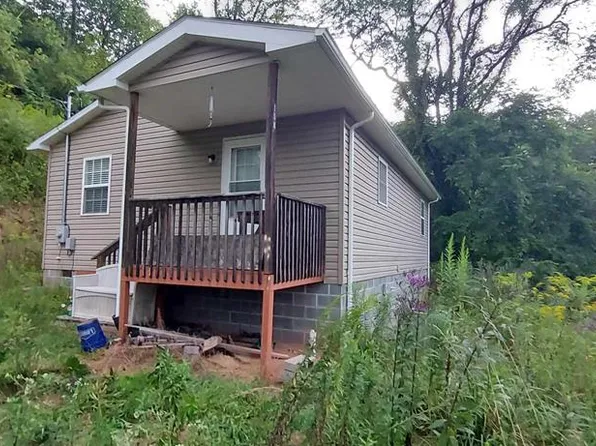 158 Mountain Rd, Richlands, VA 24641