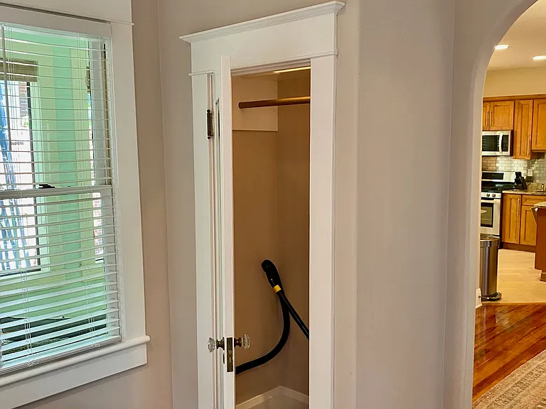 Closet with high storage