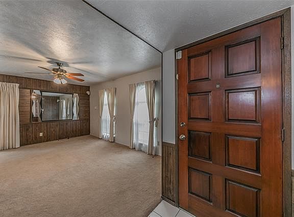 2nd image of 1913 E Park Blvd
