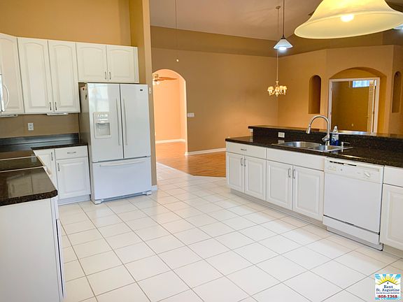 5th image of 833 Crestwood Dr