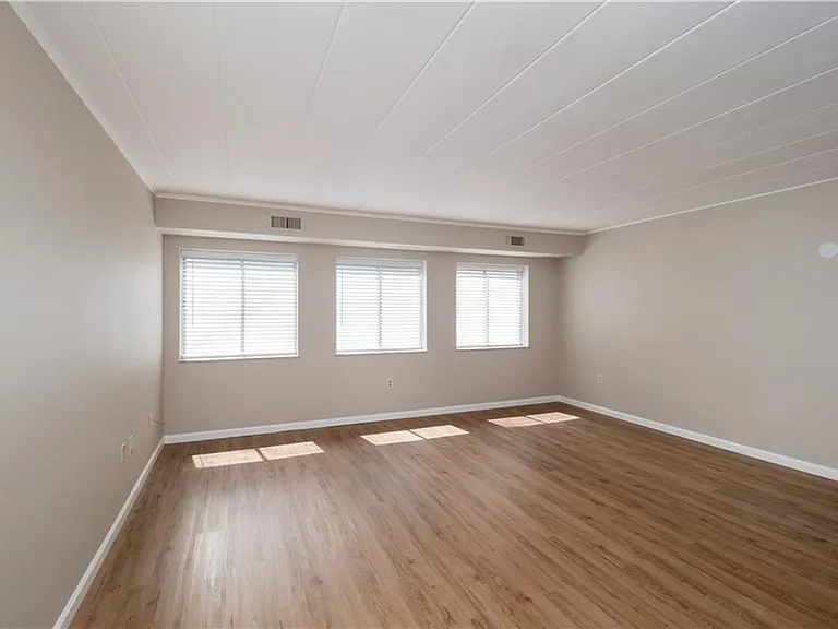 1005 Woodrow Ave #2C — Photo 4