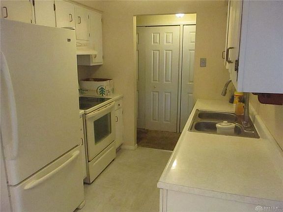 4th image of 1645 Villa South Dr