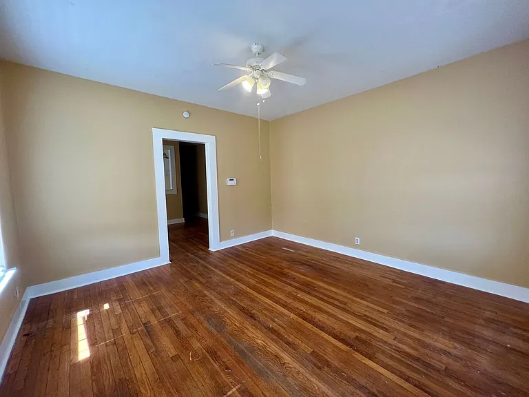 1506 Schley Ave — Photo 12