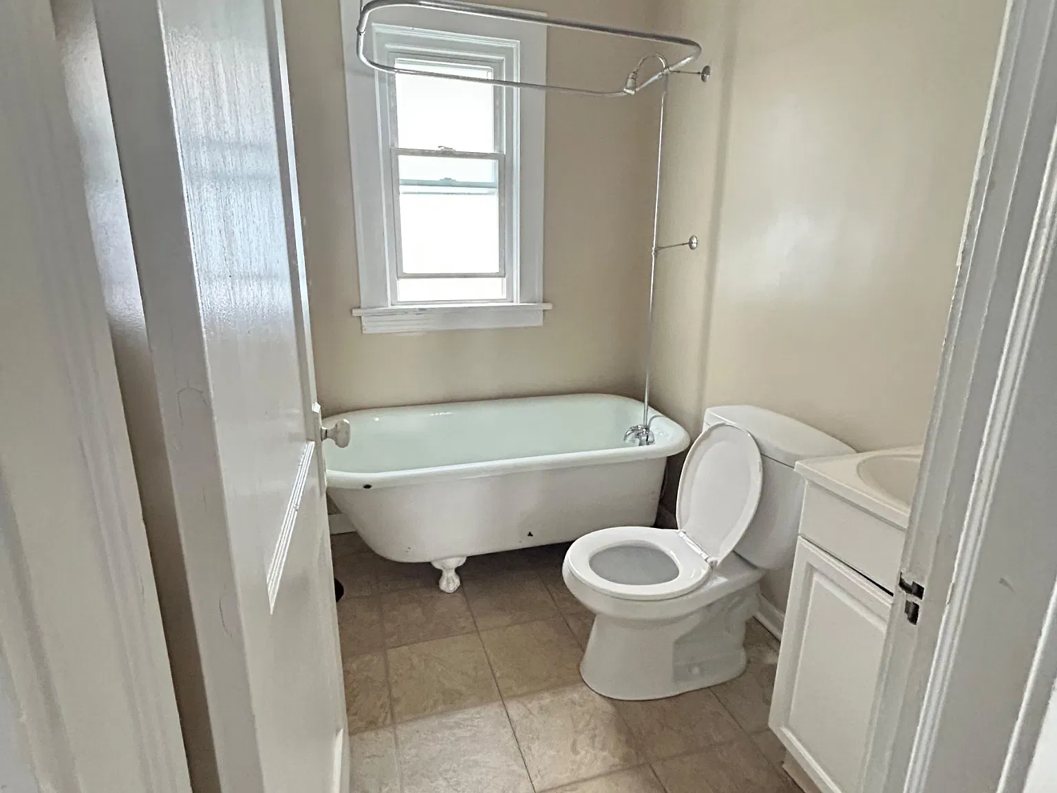 2 bed, $1,600 — Photo 3