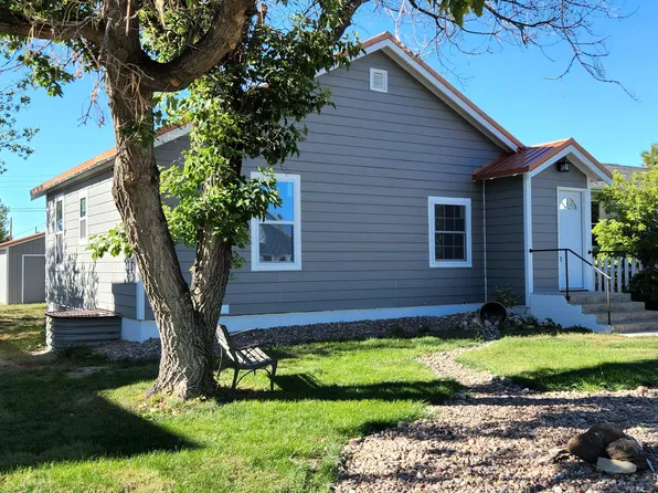 126 3rd Ave NW, Cut Bank, MT 59427