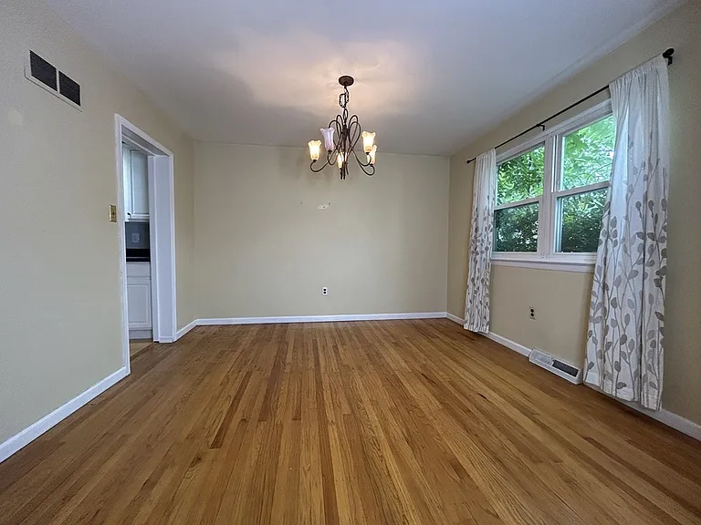 217 Vassar Dr — Photo 10