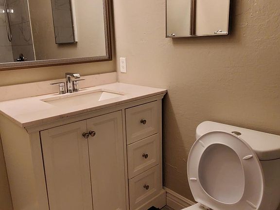 4th image of 671 Stanford Ave #1