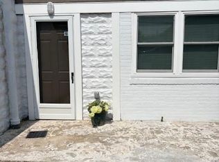 5 Greenwich Ave APT E, Bayville, NY 11709