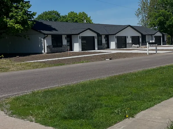 327 N Chestnut St #327, Mendon, IL 62351