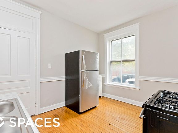 5th image of 4032 N Wolcott Ave